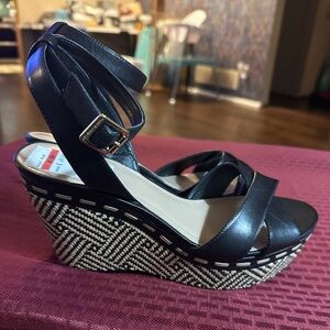 Vince Camino Strappy Platforms NEW Size 9